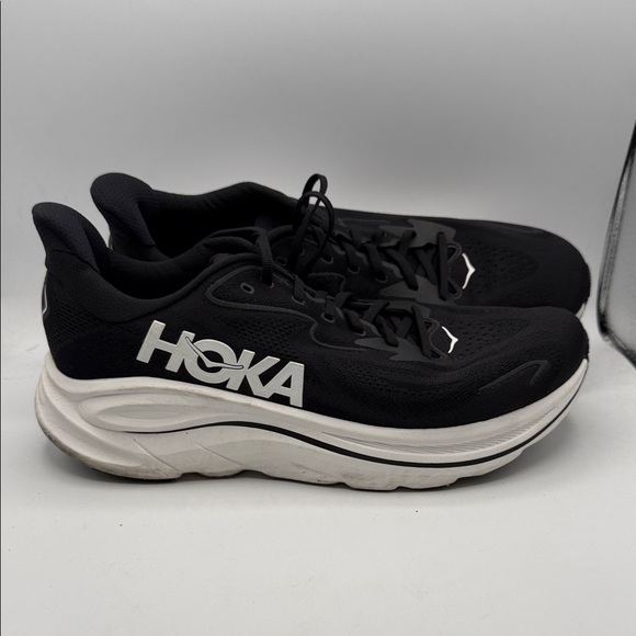 Hoka Clifton 10 men’s 13D Black and White Athletic Sneakers S20